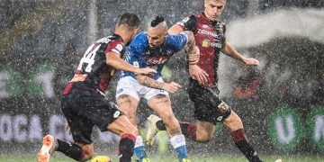 ¡Otro colombiano que debió parar por la lluvia!