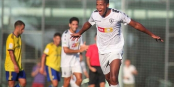 El as bajo la manga que Arturo Reyes sacará del fútbol español para el Sudamericano