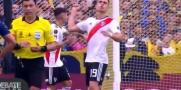 Del árbitro del Boca vs. River para Santos Borré tras recibir su insulto