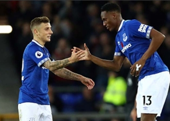Primer partido y ya lo hizo la hinchada de Everton con Yerry Mina