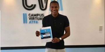 Listo el grado de Alexis Henríquez como DT, ¿qué sigue ahora en su carrera?