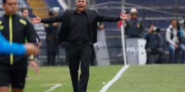Detalles del lío que tuvo Hernán Torres con uno de sus futbolistas en el fútbol peruano