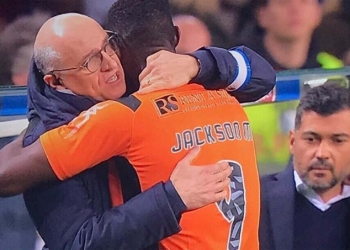 Eriza la piel lo que le hizo la afición del Porto a Jackson Martínez