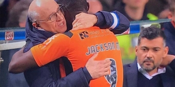 Eriza la piel lo que le hizo la afición del Porto a Jackson Martínez