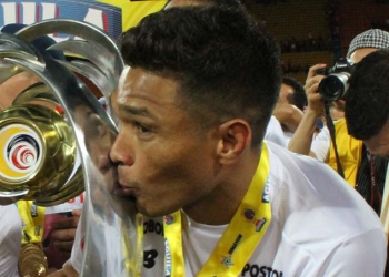 Colón de Santa Fe no es el único que quiere a Teo Gutiérrez en Argentina