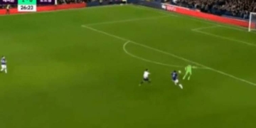 DT del Everton sacó a Yerry Mina y en 45 minutos les marcaron 3 goles