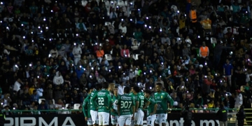 ¡Gol colombiano en el empate entre León y Monterrey!