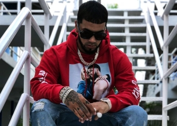 Anuel AA posó con camiseta de un equipo de la Liga Águila