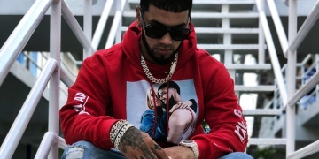 Anuel AA posó con camiseta de un equipo de la Liga Águila