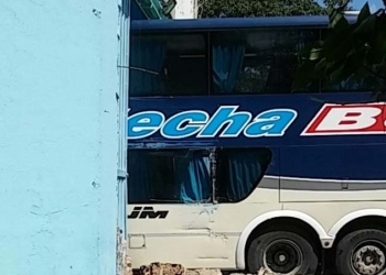 Increíble choque del bus de un plantel, con futbolista colombiano a bordo, en Argentina