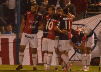 Debut oficial y expulsión para Julio Comesaña en Colón de Santa Fe