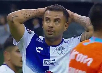 Acaba de llegar y a Edwin Cardona ya le tocó vivir una incómoda situación en Pachuca