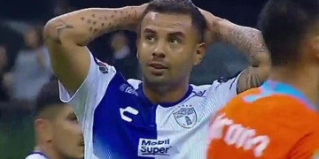 Acaba de llegar y a Edwin Cardona ya le tocó vivir una incómoda situación en Pachuca