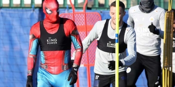 ¡Fue a entrenar disfrazado de Spider-Man!