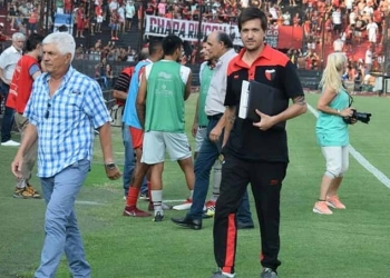 Debut oficial y expulsión para Julio Comesaña en Colón de Santa Fe