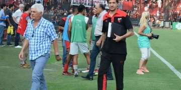 Debut oficial y expulsión para Julio Comesaña en Colón de Santa Fe