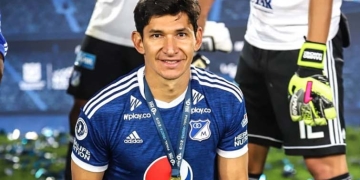 Roberto Ovelar y su explicación: ¿por qué no usó la gorra en el homenaje a la policía?