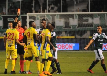 La sanción que le dieron a Julián Zea tras la patada a Andrés Amaya
