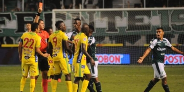 La sanción que le dieron a Julián Zea tras la patada a Andrés Amaya