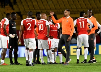 Rodaron las cabezas de diez futbolistas en Santa Fe