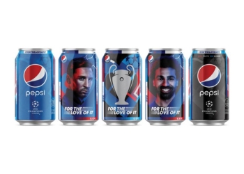 No te lo imaginaste: Leo Messi y Mohamed Salah «luchando» por una gaseosa