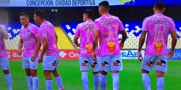 ¡El equipo chileno que arma los números de sus camisetas con papas a la francesa!