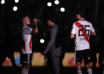 Juanfer Quintero intentó otra joya, pero se le cruzó un compatriota