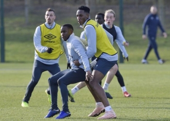 Por fin una buena: ¡Yerry Mina volvió a entrenar con Everton!