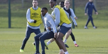 Por fin una buena: ¡Yerry Mina volvió a entrenar con Everton!
