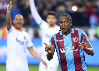 Hugo Rodallega no dejaría el fútbol de Turquía