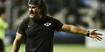 Leonel Álvarez deja la dirección técnica de Libertad de Paraguay