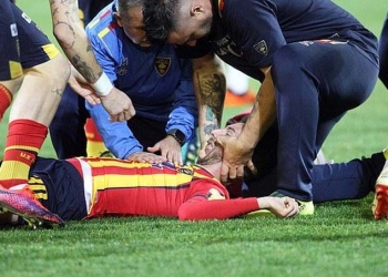 ¡Le salvaron la vida en la cancha!