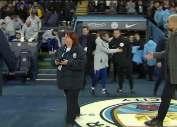 Manchester City ganó 6-0, Pep Guardiola fue a saludar al DT rival, ¡y lo ignoró!