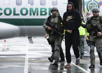 ¿Cuál es el origen de la foto en la que Jhon Viáfara sale con 2 pistolas en las manos?
