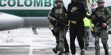 ¿Cuál es el origen de la foto en la que Jhon Viáfara sale con 2 pistolas en las manos?