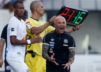 Jorge Sampaoli ofreció su salario para que les paguen a los futbolistas de Santos FC