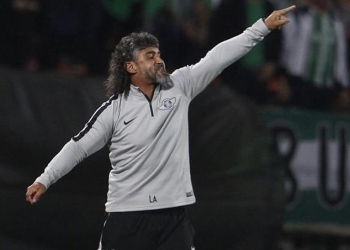 ¿Qué cláusula incumplió Leonel Álvarez para que lo echaran del Club Libertad?