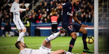 ¡Choupo-Moting evitó un gol de su propio compañero de equipo!