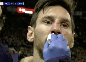 Golpazo a Messi y triunfo histórico del Barcelona en Old Trafford