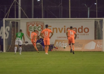 “Al local sí y al visitante no”. Queja contra el árbitro en el Polideportivo Sur