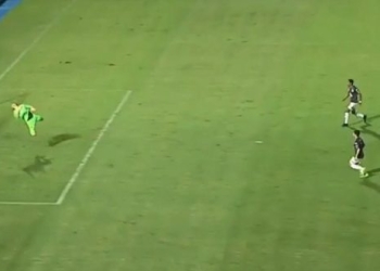 Árbitros de Paraguay piden perdón por conceder un “gol fantasma”