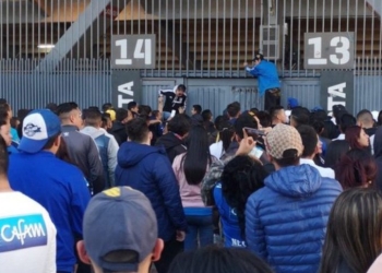 Hinchas de Millonarios molestos porque no los dejaron entrar al estadio El Campín