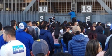 Hinchas de Millonarios molestos porque no los dejaron entrar al estadio El Campín