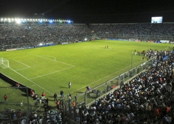 Argentinos y uruguayos pagaron menos por ver a sus selecciones