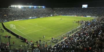 Argentinos y uruguayos pagaron menos por ver a sus selecciones