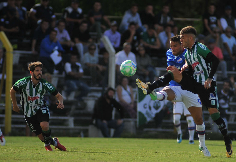 Cerro Largo FC - Racing Club Montevideo (2-0), Primera Division 2023,  Uruguay