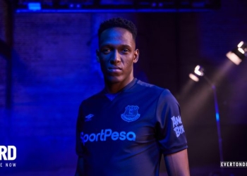 Yerry Mina, protagonista en la presentación del tercer uniforme del Everton