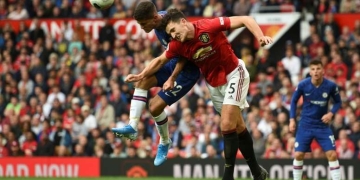 ¡El defensor más caro del mundo no tiene patrocinador de guayos!