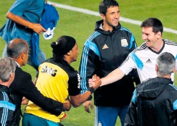 El doble de Ronaldinho que es fanático de Lionel Messi