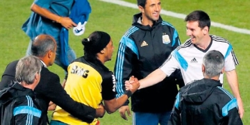 El doble de Ronaldinho que es fanático de Lionel Messi